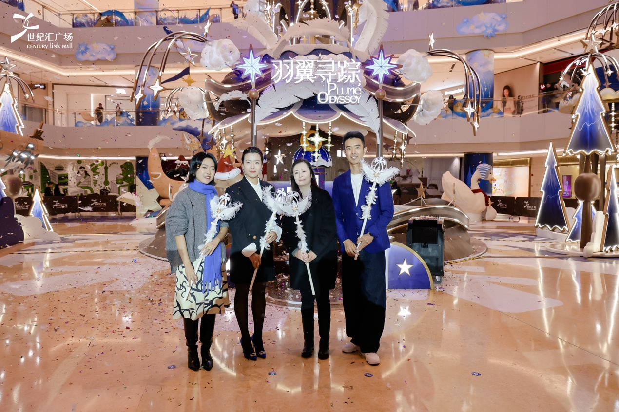 上海世纪汇广场七周年庆典开启,“羽翼寻踪”踏入绘本世界